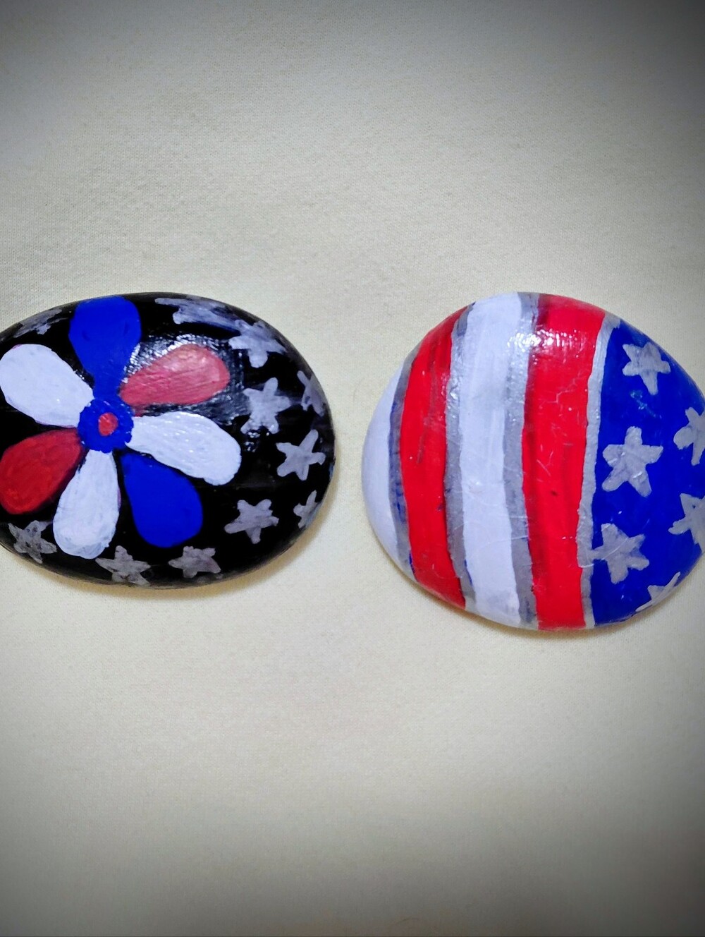 Handpainted And Sealed Patriotic Stones 3.5x2.5" ( Friendship)